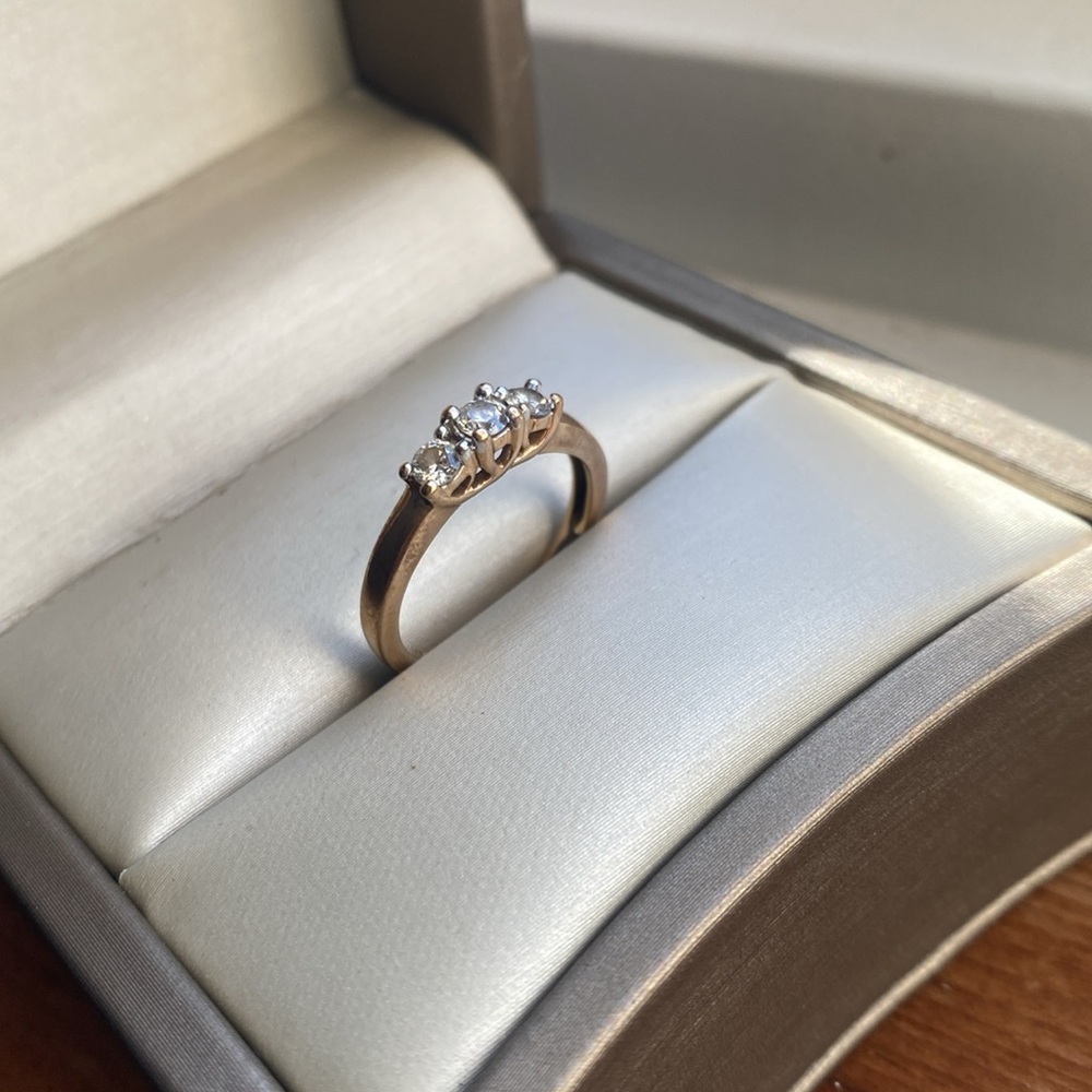 10k gold diamond engagement ring